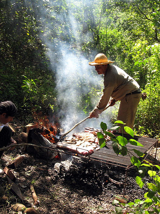 AR0411OF070_puerto-bemberg-asado.jpg [© Last Frontiers Ltd]