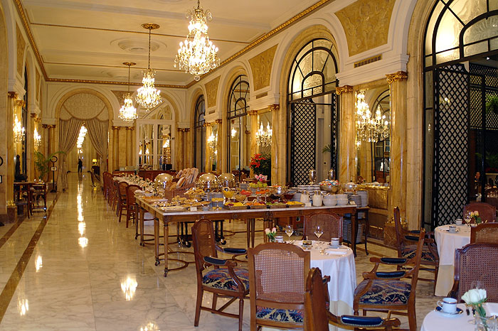 AR0512JL111_buenos-aires-alvear-palace-breakfast.jpg [© Last Frontiers Ltd]