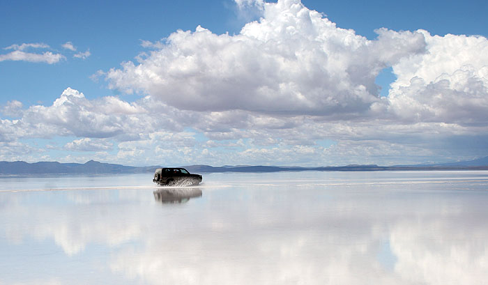 BO0409SK_uyuni-Driving-on-water.jpg [© Last Frontiers Ltd]