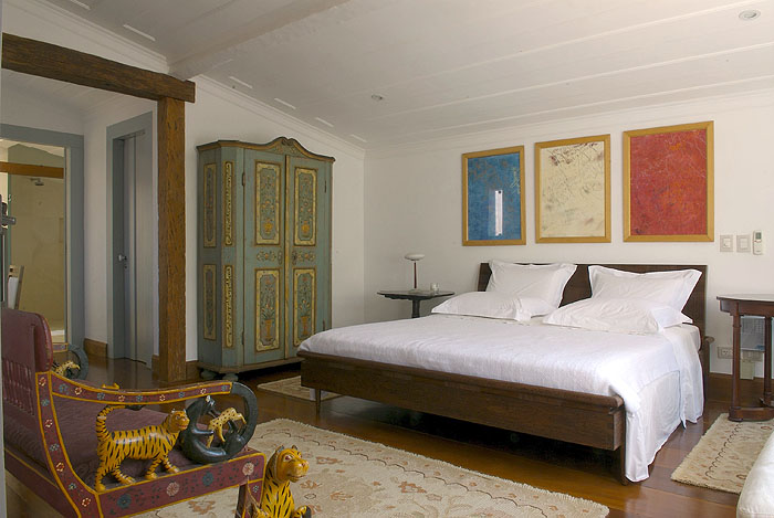 BR06BB_casa-parati-simon16-master-suite.jpg [© Last Frontiers Ltd]