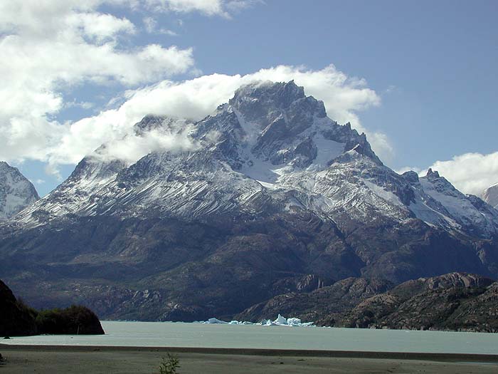 CH0302SM0804_Grey_Glacier.jpg [© Last Frontiers Ltd]