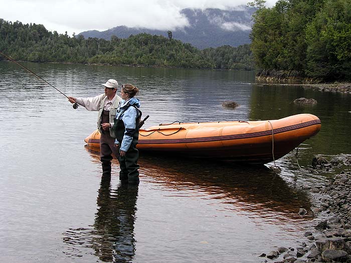 CH1005SM123_puyuhuapi_fishing.jpg [© Last Frontiers Ltd]