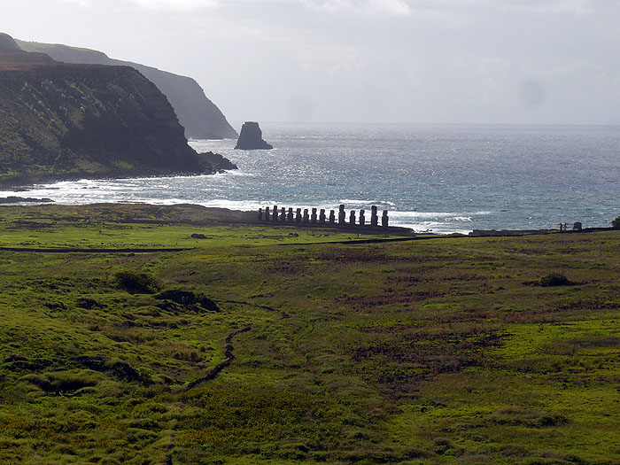 CL0311CB239_easter-island-rano-raraku.jpg [© Last Frontiers Ltd]