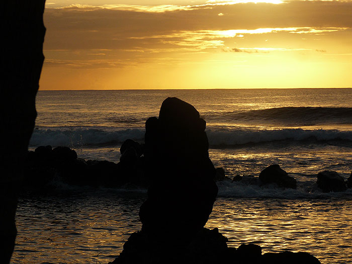 CL0311CB313_rapa-nui-sunset.jpg [© Last Frontiers Ltd]