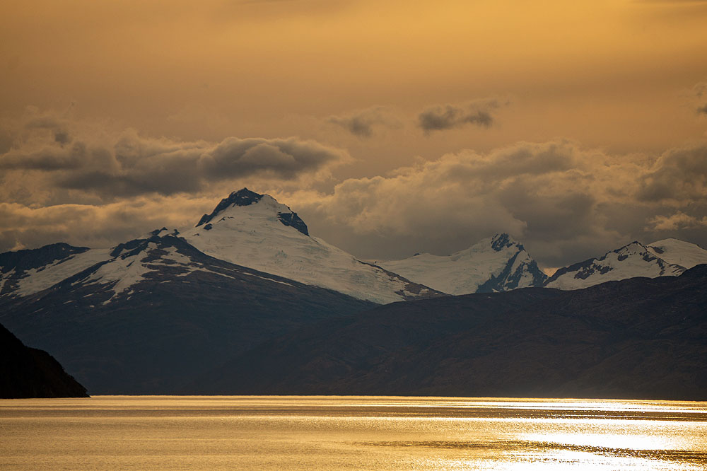 CL0319HG366_australis-glacier-alley.jpg [© Last Frontiers Ltd]