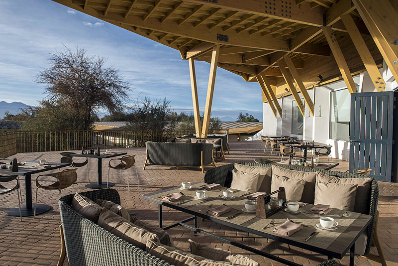 CL17EX14_explora-atacama-outside-dining.jpg [© Last Frontiers Ltd]