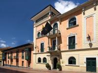 Hotel De La pera image