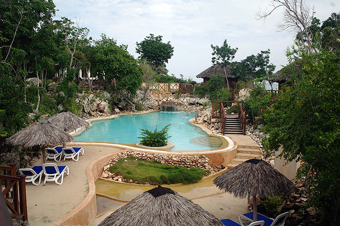 CU0612JL056_guardalavaca-paradisus-rio-de-oro-spa-rs-saltwater-pool.jpg [© Last Frontiers Ltd]