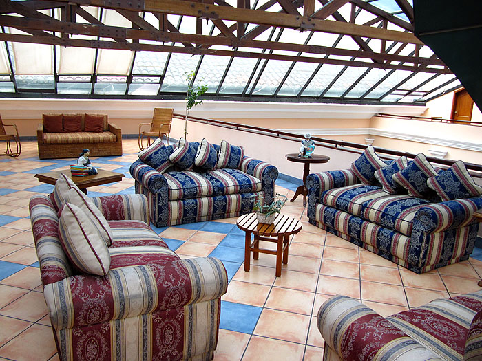 EC1112OF330_quito-patio-andaluz.jpg [© Last Frontiers Ltd]