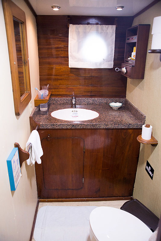 GP0715BE014_beagle-bathroom.jpg [© Last Frontiers Ltd]