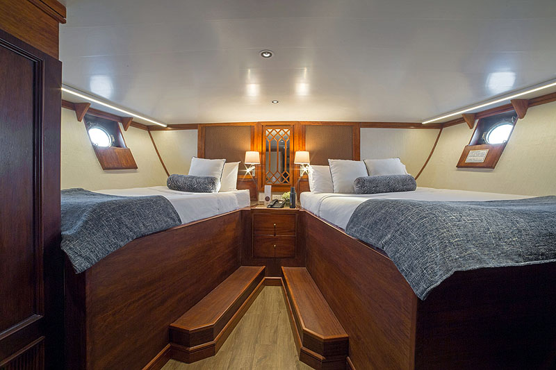 GP17QN008_grace-carolina-deck-twin-queen-deluxe-stateroom.jpg [© Last Frontiers Ltd]