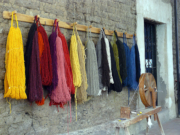 MX0511SM0265_ritz-family-teotitlan-valley-candel-making-and-weaving.jpg [© Last Frontiers Ltd]