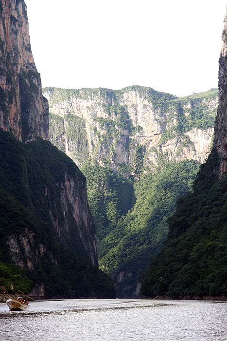 MX0906EP074_sumidero.jpg [© Last Frontiers Ltd]