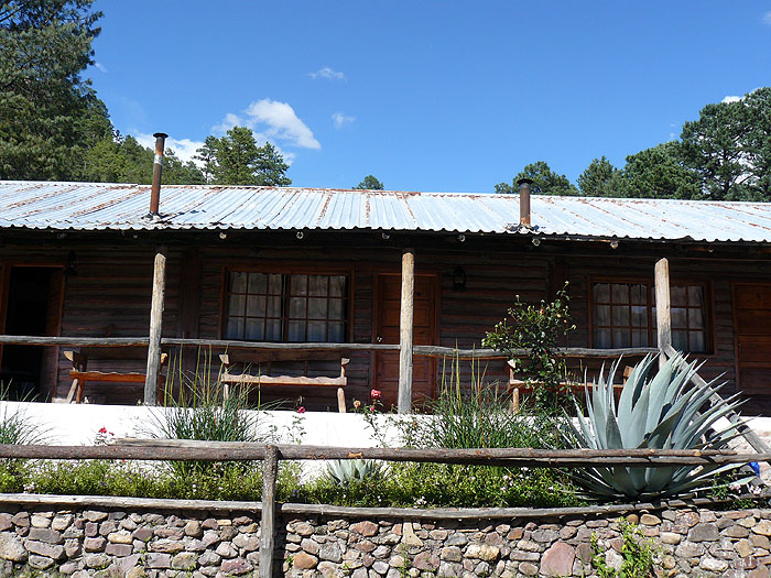 MX0910JF336_sierra-lodge.jpg [© Last Frontiers Ltd]