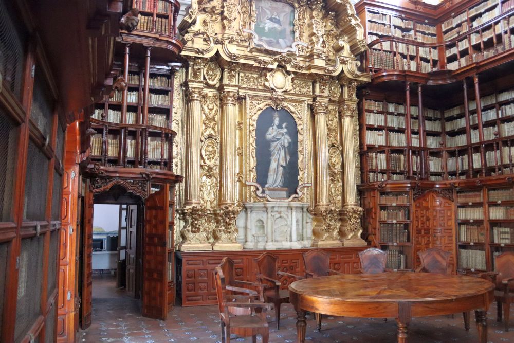 MX2404EP261_puebla-palafoxiana-library.jpg [© Last Frontiers Ltd]