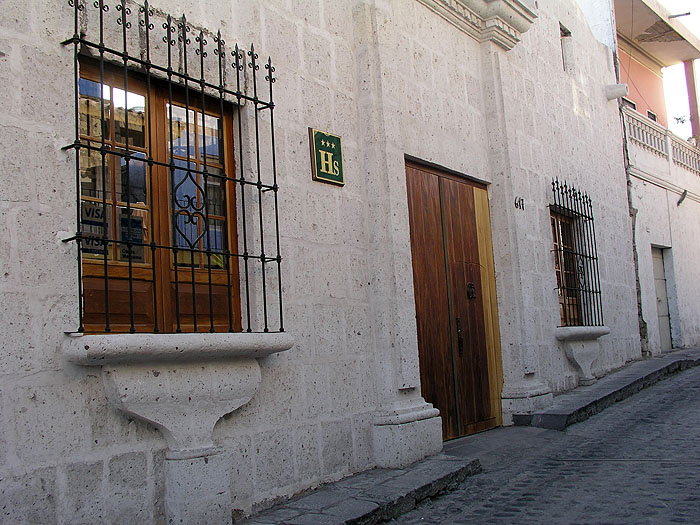 PE0407RB290_azul_colonial_arequipa.jpg [© Last Frontiers Ltd]