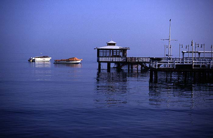 PE0599EP031_paracas_pier.jpg [© Last Frontiers Ltd]