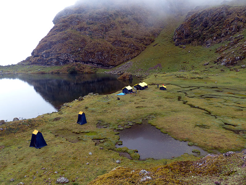 PE1014JL0844_mlp_lares_day4_quiwarani_to_huacahuasi_quelwacocha_lake.jpg [© Last Frontiers Ltd]