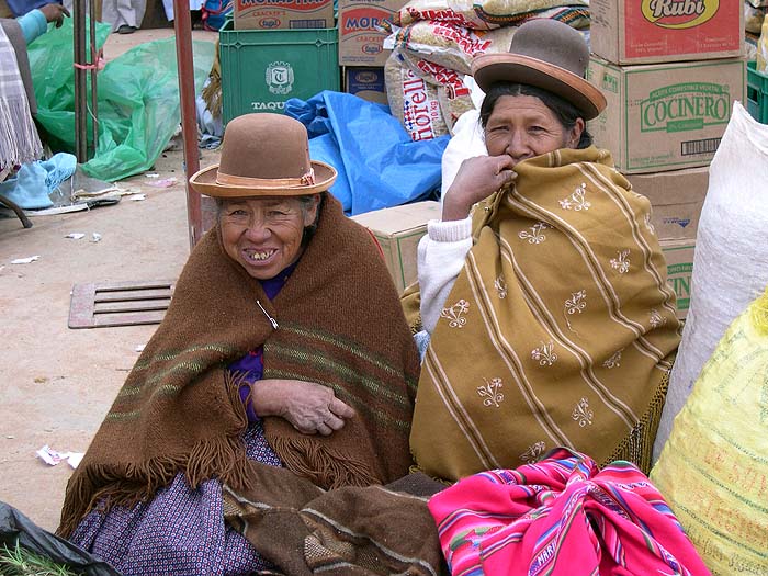 PE1105SM234_suasi_to_puno_by_road_market_moho.jpg [© Last Frontiers Ltd]