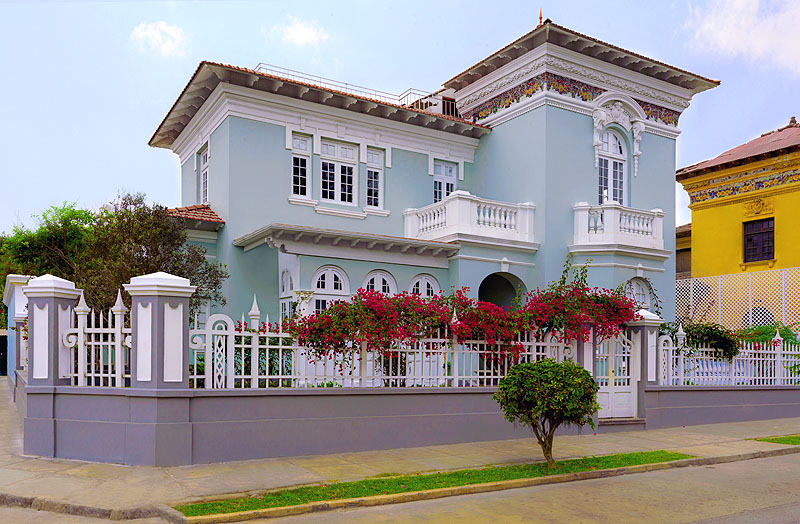 PE1216VB001_villa-barranco-exterior.jpg [© Last Frontiers Ltd]