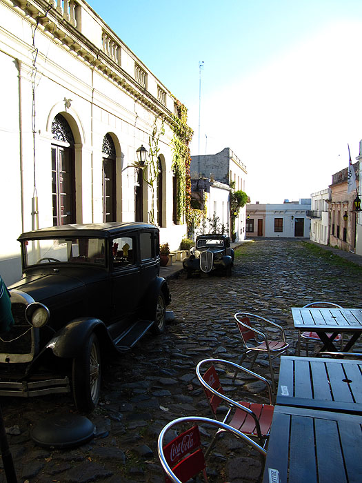 UR0511OF020_colonia-street-cafe.jpg [© Last Frontiers Ltd]